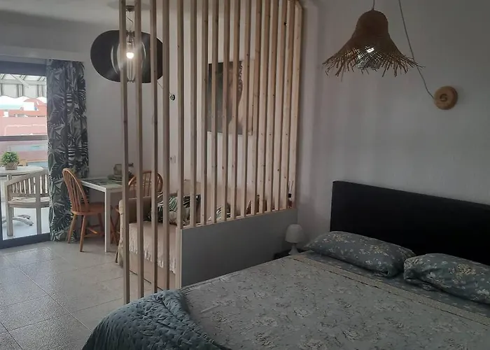 Central Studio With Sea View Balcony!