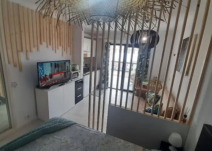 Central Studio With Sea View Balcony! Apartman