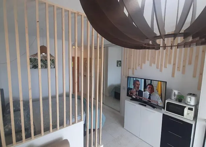 Central Studio With Sea View Balcony! Apartman