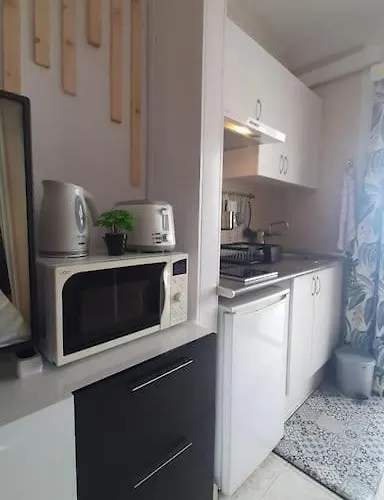 Central Studio With Sea View Balcony! Apartman