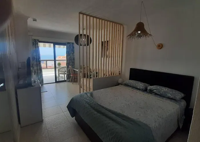 Central Studio With Sea View Balcony! *